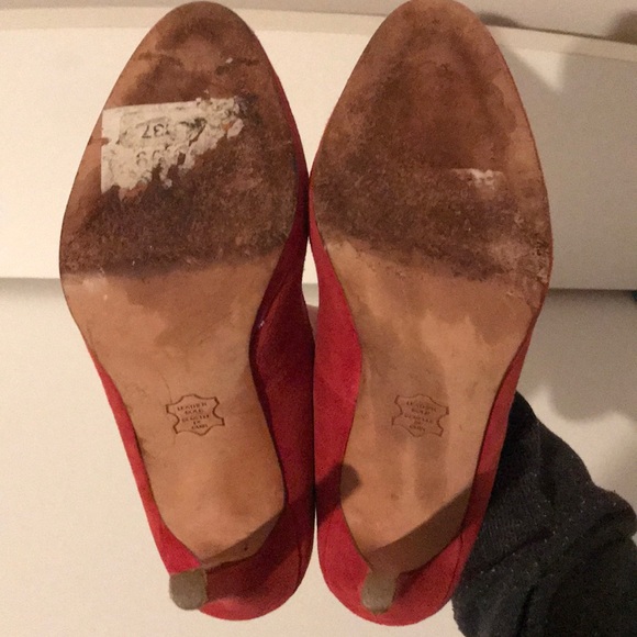 Red shoes from the bay - Picture 2 of 3